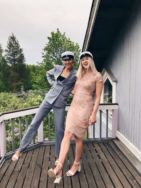 Pinja ylioppilashatussa.