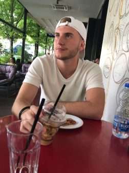 Armend ravintolassa.