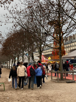 Opiskelijoita kadulla Ranskassa.