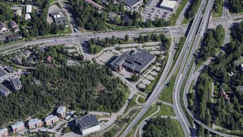 Suunnittelualueella on nykyisin vain yksi toimistorakennus ja runsaasti pysäköintipaikkoja.