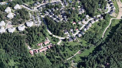 Vanttila single-family house area and the edge of Espoo Central Park. Nissinmäentie, along which the plan amendment area is located, runs through the middle of the picture.