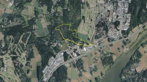 Kerrostaloja tai kaupunkipientaloja tulevan Viiskorven keskuksen tuntumassa, kehä 3:n pohjoispuolelle.