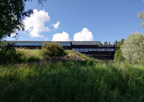 Esbovikens simhall.