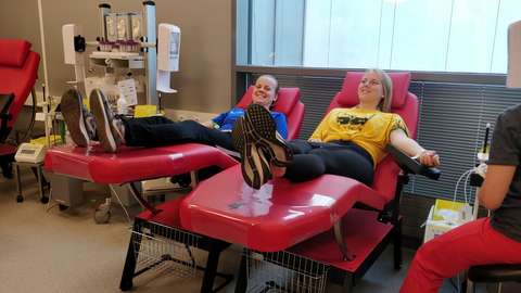 Opiskelijat luovuttavat verta