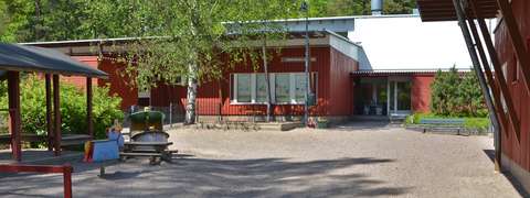 Lähderannan päiväkodin julkisivu.