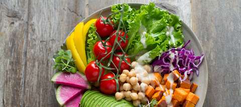 Lautanen, jossa kasviksia