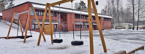 Latokasken koulun koulurakennus.