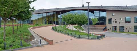 Saunalahden koulun koulurakennus.