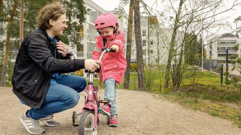 Man and small girl with a bike.