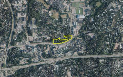 Ilmakuvaotteeseen merkitty Haltijatontunpuiston sijainti.