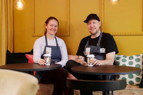 Kahvila Pupusaaren yrittäjäpariskunta, Linda Mustakari ja Juhani Kähönen.