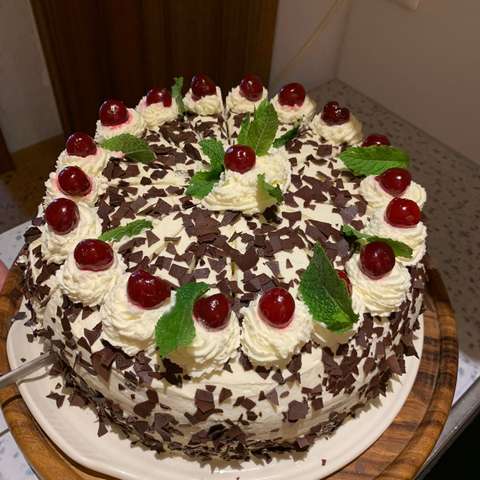 Schwarzwaldin kirsikkakakku.