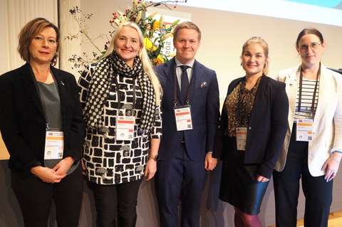 Gruppfoto av Esbo stads deltagare på stadsnätverket Eurocities i Leipzig.