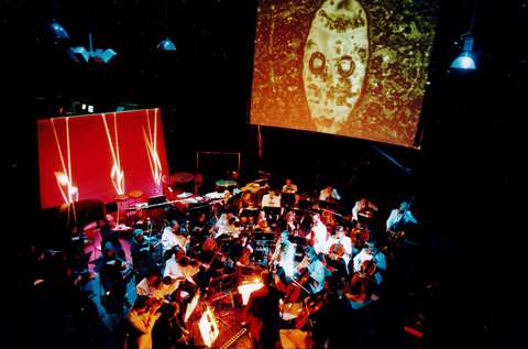 Premiär för KalmukkisinFonia i Savoyhallen.