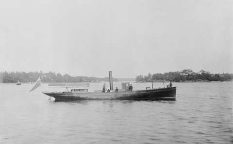 Venäläinen valtionhöyrylaiva Wystrell saaristossa.