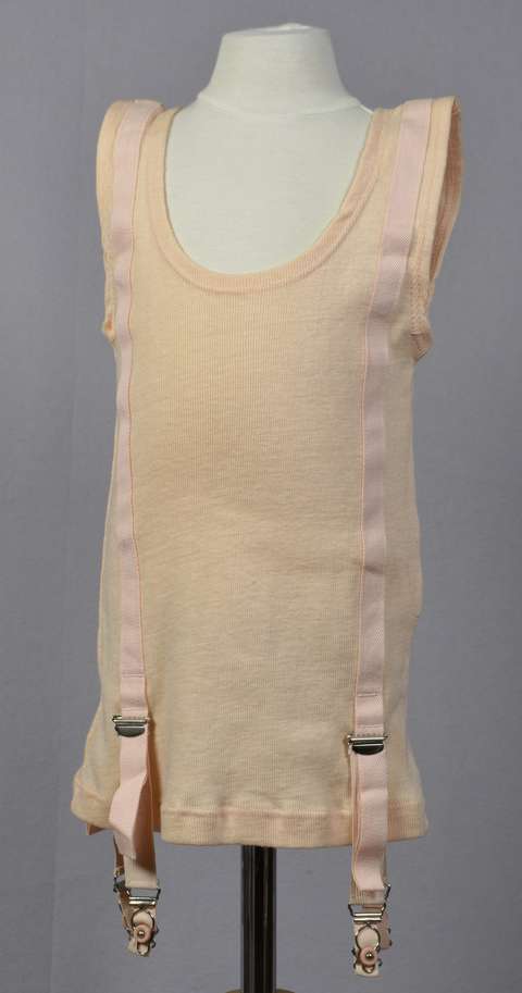 Lohenvärinen mekko torson päällä.