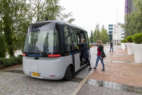 Robottibussi testikäytössä Espoossa.