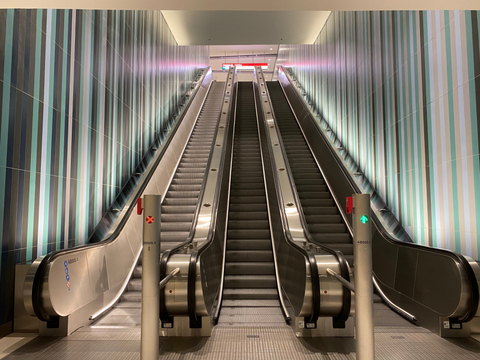 Metroaseman liukuportaat