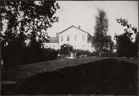 Kartanon pihapiiri ja kartanorakennuksia.