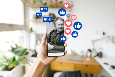 Illustration: A photo of Minna Canth on a cell phone.