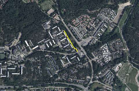 Kalasääksentie on merkitty ilmakuvaan keltaisella viivalla.