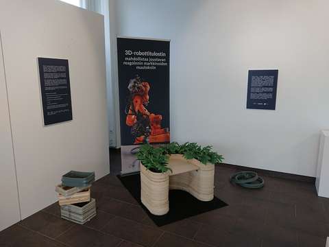 Bänk som tillverkats för stadsmiljön genom 3D-utskrivning.