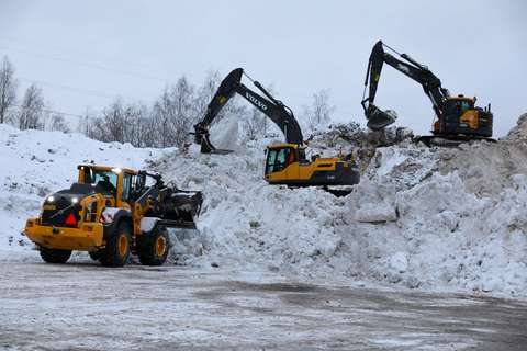 Maschines on the snow.