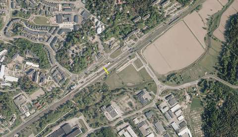 Karttaan on merkitty alikulun paikka keltaisella viivalla.