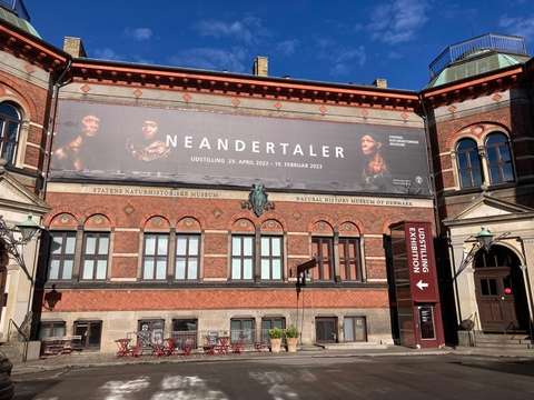 Luonnontieteen museon julkisivu Kööpenhaminassa.