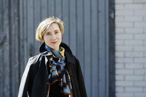 Taiteilija Essi Kausalainen.