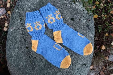 Sinikeltaiset villasukat