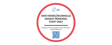 Text ”endast personal” och QR-kod