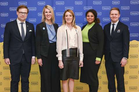 Gruppbild på fem personer.