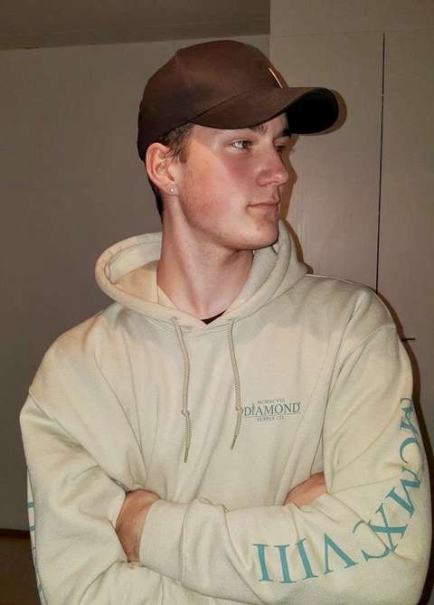 Lukioaikainen kuva Joonatanista.