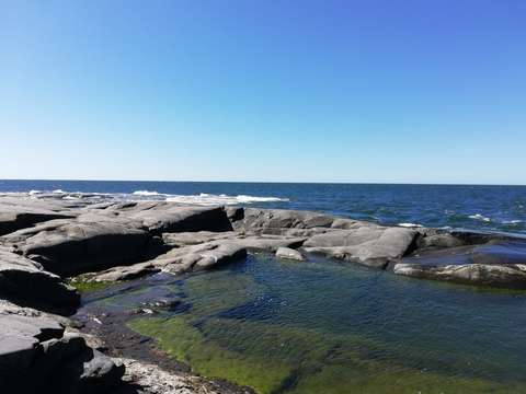 kallioita ja merimaisema