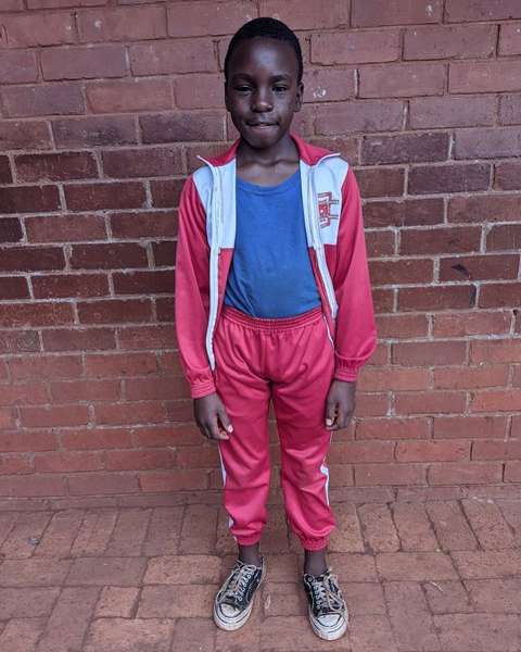 Kummilapsi Michael hymyilee.