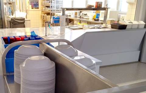 Tallriken i börjän av matlinjen.