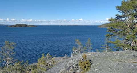 rantakalliolta näkymä merelle