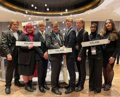 EYL:n delegaatit edustivat konferenssissa Islantia.