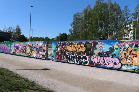 Kuva Matinkylän graffitiseinästä. 