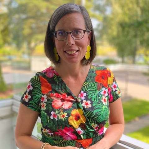 Valokuvassa on Espoon yhteislyseon apulaisrehtori Helena Mielikäinen.