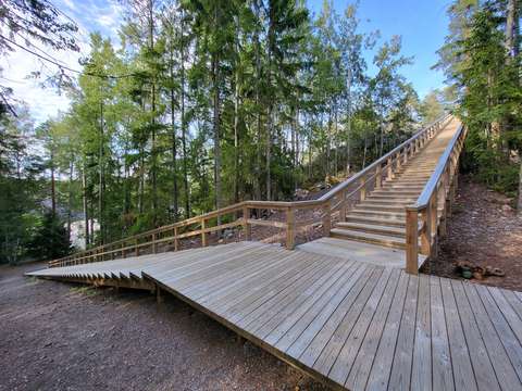 Kuvassa on ala-Soukan kuntoportaat