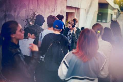 Joukko ihmisiä juhlimassa Espoo-päivää.