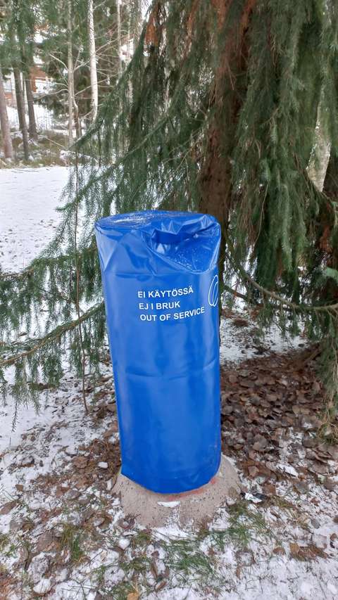 Waste bin, blue plastic, spruce.