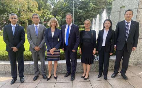 Gruppbild på sju personer.