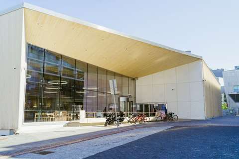 Matinkylä swiming hall from outside. Light and low building.