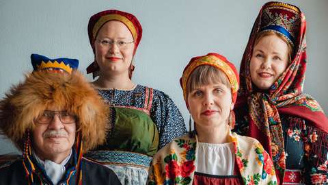 Kolttasaamelaiset ja karjalaiset perinteet yhdistävän konsertin neljä esiintyjää.