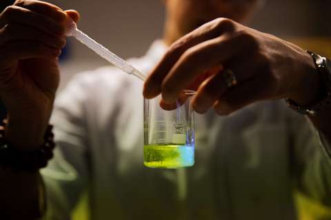 Pipetointia ja dekantterilasi