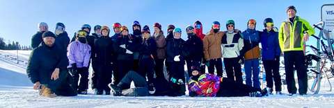 Opiskelijoita talvella.