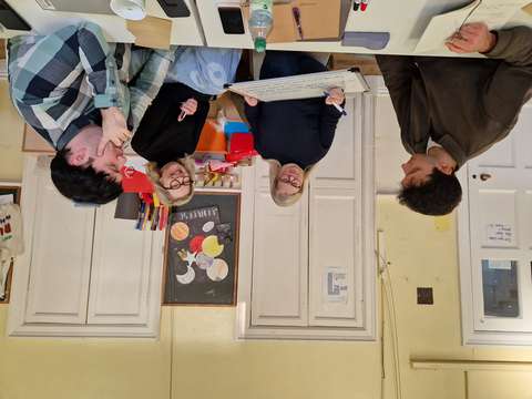 Opettajat opiskelemassa.